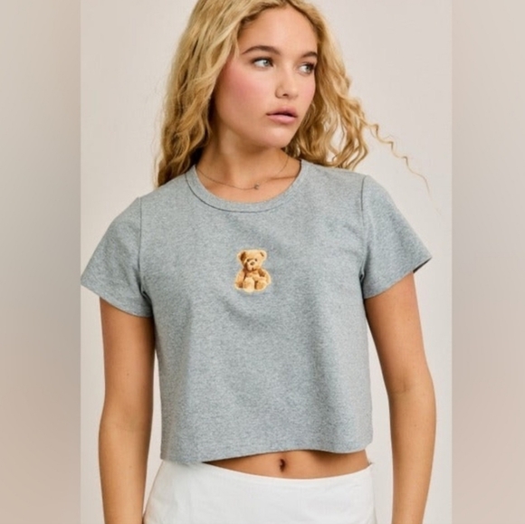 🐻NWT/NIP Le Lis "Embroidered Teddy Bear🐻 Baby Tee" Heathered Gray🩶 Sz S & M🐻 - Picture 1 of 11